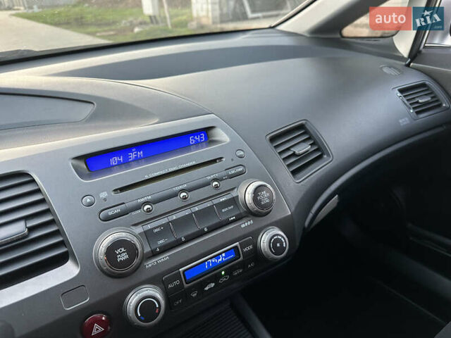 Серый Хонда Цивик, объемом двигателя 1.8 л и пробегом 176 тыс. км за 7999 $, фото 61 на Automoto.ua