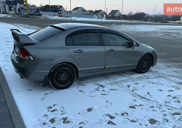 Серый Хонда Цивик, объемом двигателя 1.8 л и пробегом 277 тыс. км за 5900 $, фото 19 на Automoto.ua