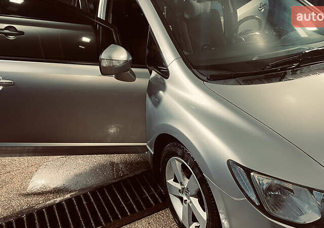 Серый Хонда Цивик, объемом двигателя 1.8 л и пробегом 199 тыс. км за 7500 $, фото 3 на Automoto.ua