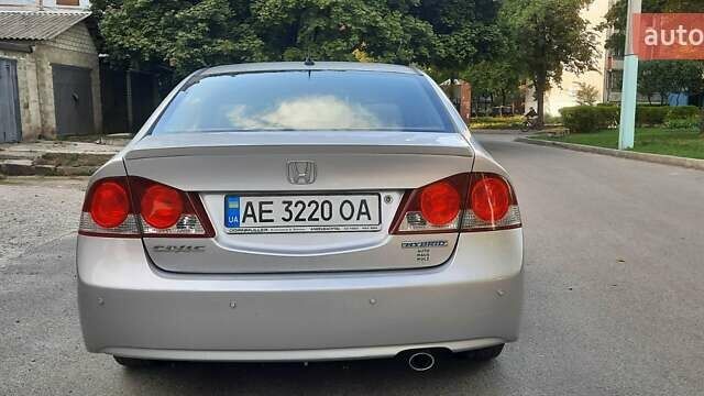 Серый Хонда Цивик, объемом двигателя 1.3 л и пробегом 209 тыс. км за 7000 $, фото 6 на Automoto.ua