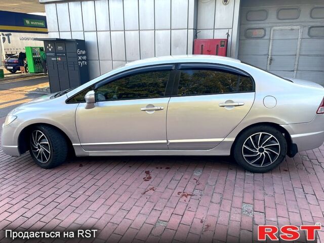 Серый Хонда Цивик, объемом двигателя 1.8 л и пробегом 316 тыс. км за 6200 $, фото 1 на Automoto.ua