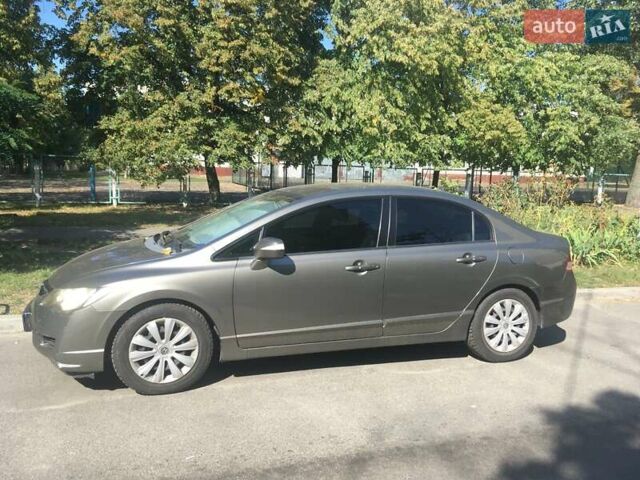 Серый Хонда Цивик, объемом двигателя 1.8 л и пробегом 218 тыс. км за 7100 $, фото 2 на Automoto.ua