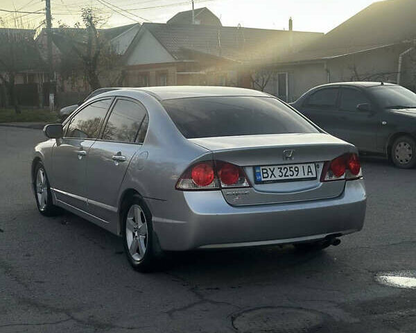 Серый Хонда Цивик, объемом двигателя 1.8 л и пробегом 316 тыс. км за 4650 $, фото 4 на Automoto.ua