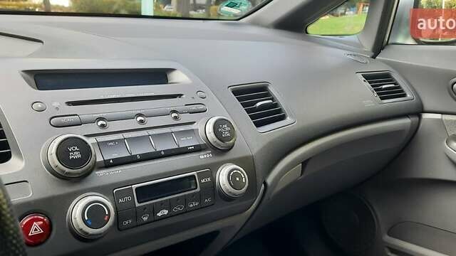 Серый Хонда Цивик, объемом двигателя 1.3 л и пробегом 209 тыс. км за 7000 $, фото 13 на Automoto.ua