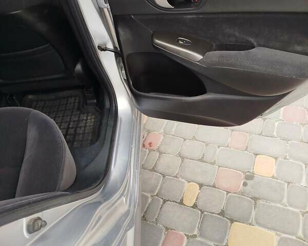 Серый Хонда Цивик, объемом двигателя 1.8 л и пробегом 130 тыс. км за 6500 $, фото 13 на Automoto.ua