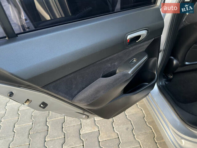 Серый Хонда Цивик, объемом двигателя 1.8 л и пробегом 176 тыс. км за 7999 $, фото 43 на Automoto.ua