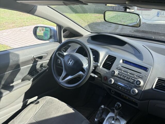 Серый Хонда Цивик, объемом двигателя 1.8 л и пробегом 180 тыс. км за 1900 $, фото 4 на Automoto.ua