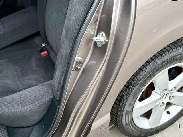 Хонда Цивик 2007 в Одессе на Automoto.ua Серый Хонда Цивик, объемом двигателя 1.8 л и пробегом 214 тыс. км за 7200 $, фото 11 на Automoto.ua