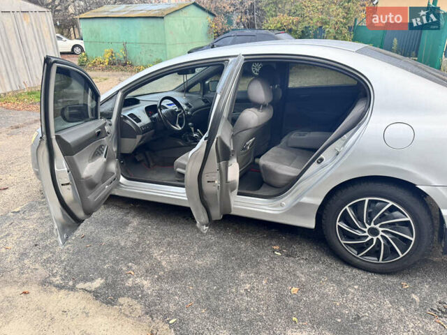 Серый Хонда Цивик, объемом двигателя 1.8 л и пробегом 316 тыс. км за 5750 $, фото 14 на Automoto.ua