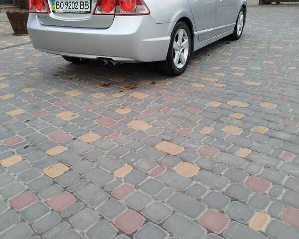 Серый Хонда Цивик, объемом двигателя 1.8 л и пробегом 130 тыс. км за 6500 $, фото 3 на Automoto.ua