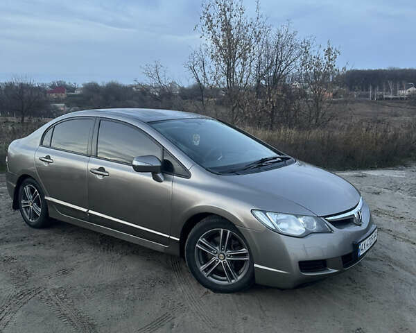 Серый Хонда Цивик, объемом двигателя 1.8 л и пробегом 232 тыс. км за 5000 $, фото 4 на Automoto.ua