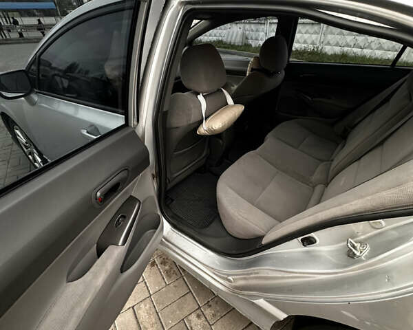 Серый Хонда Цивик, объемом двигателя 1.8 л и пробегом 250 тыс. км за 5700 $, фото 21 на Automoto.ua