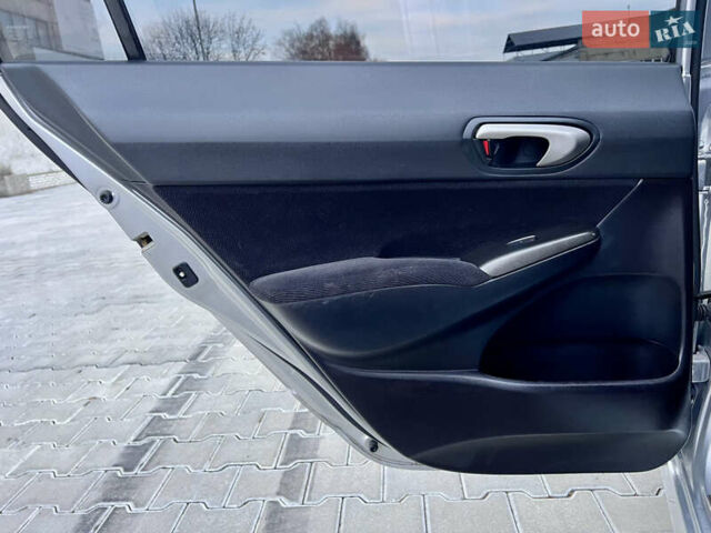 Серый Хонда Цивик, объемом двигателя 1.8 л и пробегом 168 тыс. км за 7650 $, фото 45 на Automoto.ua