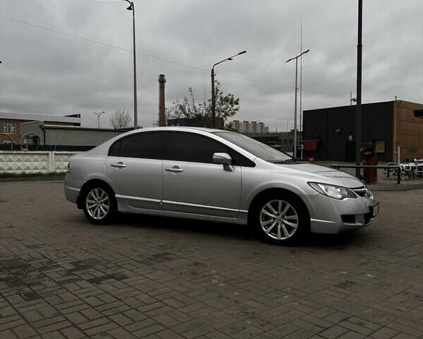 Серый Хонда Цивик, объемом двигателя 1.8 л и пробегом 250 тыс. км за 5700 $, фото 1 на Automoto.ua