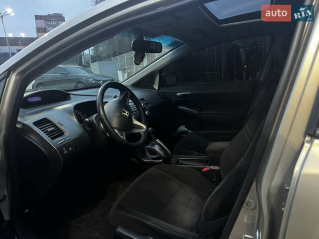 Серый Хонда Цивик, объемом двигателя 1.8 л и пробегом 207 тыс. км за 8150 $, фото 9 на Automoto.ua