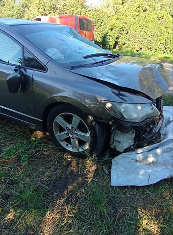 Серый Хонда Цивик, объемом двигателя 1.8 л и пробегом 180 тыс. км за 1500 $, фото 4 на Automoto.ua