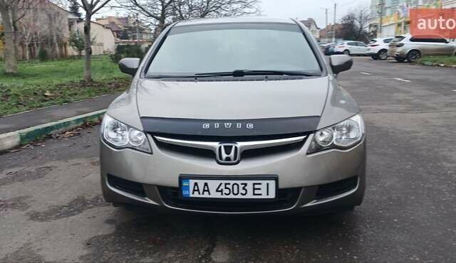 Серый Хонда Цивик, объемом двигателя 1.8 л и пробегом 268 тыс. км за 5800 $, фото 6 на Automoto.ua