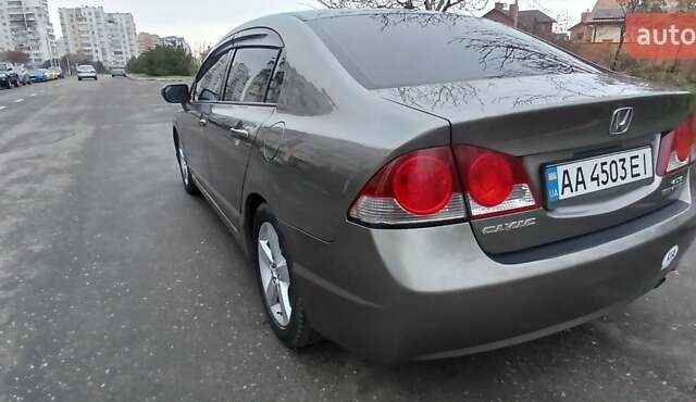 Серый Хонда Цивик, объемом двигателя 1.8 л и пробегом 268 тыс. км за 5800 $, фото 16 на Automoto.ua
