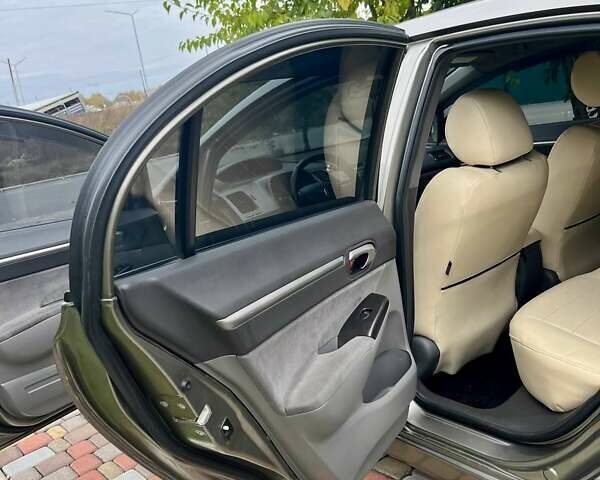 Серый Хонда Цивик, объемом двигателя 1.8 л и пробегом 268 тыс. км за 5800 $, фото 33 на Automoto.ua