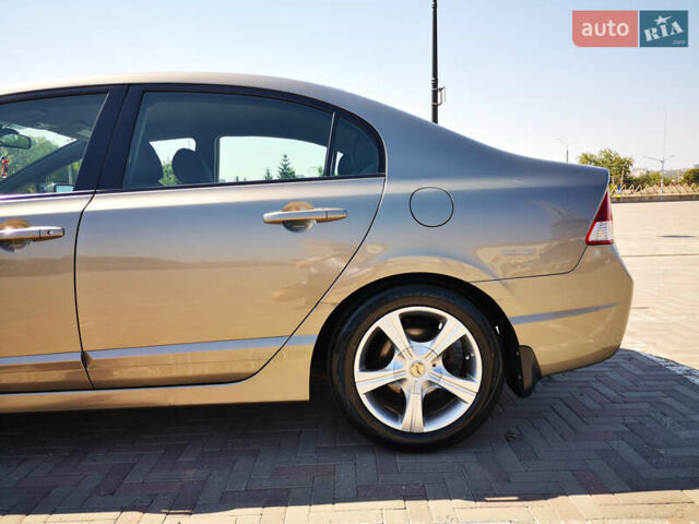 Сірий Хонда Сівік, об'ємом двигуна 1.8 л та пробігом 105 тис. км за 7200 $, фото 4 на Automoto.ua