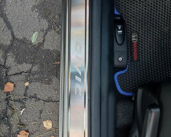 Серый Хонда Цивик, объемом двигателя 1.8 л и пробегом 160 тыс. км за 8000 $, фото 3 на Automoto.ua