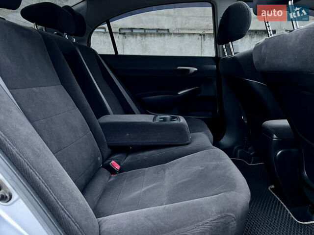 Серый Хонда Цивик, объемом двигателя 1.8 л и пробегом 168 тыс. км за 7650 $, фото 61 на Automoto.ua