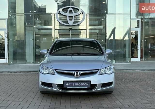 Серый Хонда Цивик, объемом двигателя 1.8 л и пробегом 156 тыс. км за 8953 $, фото 4 на Automoto.ua