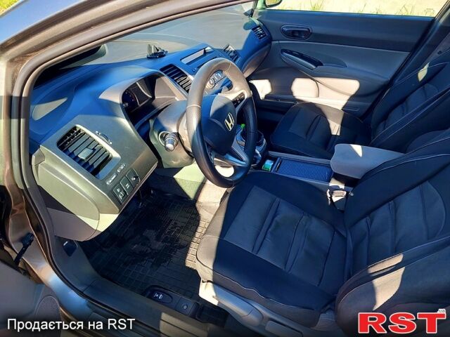 Серый Хонда Цивик, объемом двигателя 1.8 л и пробегом 275 тыс. км за 6200 $, фото 7 на Automoto.ua