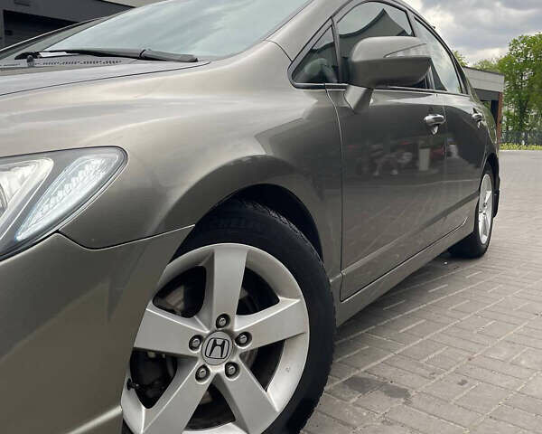 Серый Хонда Цивик, объемом двигателя 1.8 л и пробегом 238 тыс. км за 5750 $, фото 1 на Automoto.ua
