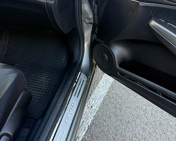 Сірий Хонда Сівік, об'ємом двигуна 1.8 л та пробігом 200 тис. км за 7600 $, фото 8 на Automoto.ua