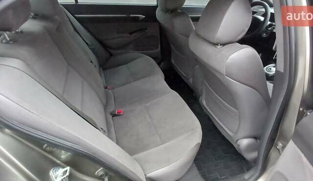 Серый Хонда Цивик, объемом двигателя 1.8 л и пробегом 268 тыс. км за 5800 $, фото 25 на Automoto.ua