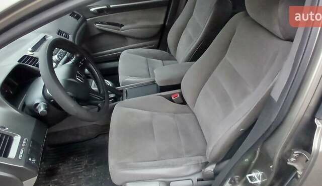 Серый Хонда Цивик, объемом двигателя 1.8 л и пробегом 268 тыс. км за 5800 $, фото 24 на Automoto.ua