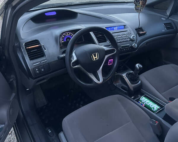 Серый Хонда Цивик, объемом двигателя 1.8 л и пробегом 232 тыс. км за 5000 $, фото 12 на Automoto.ua