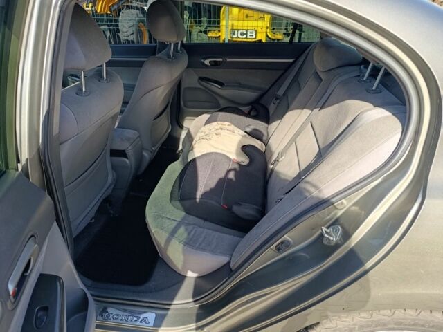 Серый Хонда Цивик, объемом двигателя 1.8 л и пробегом 225 тыс. км за 5500 $, фото 6 на Automoto.ua