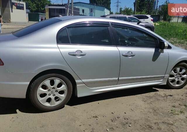 Серый Хонда Цивик, объемом двигателя 1.3 л и пробегом 184 тыс. км за 6900 $, фото 4 на Automoto.ua