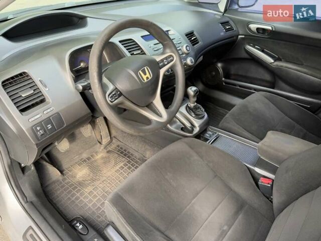 Серый Хонда Цивик, объемом двигателя 1.8 л и пробегом 378 тыс. км за 4900 $, фото 32 на Automoto.ua