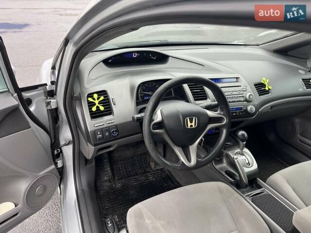 Серый Хонда Цивик, объемом двигателя 1.8 л и пробегом 230 тыс. км за 6350 $, фото 16 на Automoto.ua