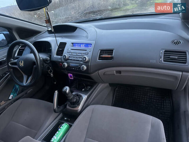 Серый Хонда Цивик, объемом двигателя 1.8 л и пробегом 232 тыс. км за 5000 $, фото 9 на Automoto.ua