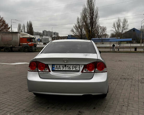 Серый Хонда Цивик, объемом двигателя 1.8 л и пробегом 250 тыс. км за 5700 $, фото 4 на Automoto.ua