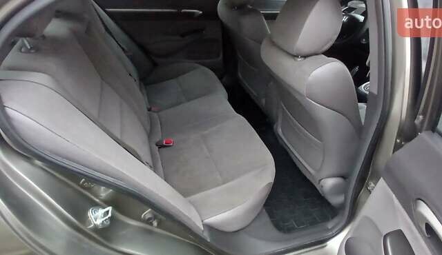 Серый Хонда Цивик, объемом двигателя 1.8 л и пробегом 268 тыс. км за 5800 $, фото 20 на Automoto.ua