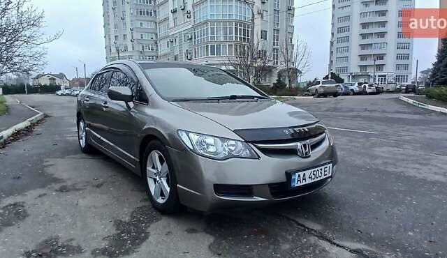 Серый Хонда Цивик, объемом двигателя 1.8 л и пробегом 268 тыс. км за 5800 $, фото 8 на Automoto.ua