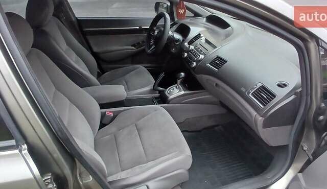 Серый Хонда Цивик, объемом двигателя 1.8 л и пробегом 268 тыс. км за 5800 $, фото 23 на Automoto.ua