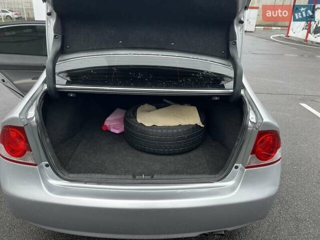 Серый Хонда Цивик, объемом двигателя 1.8 л и пробегом 230 тыс. км за 6350 $, фото 5 на Automoto.ua