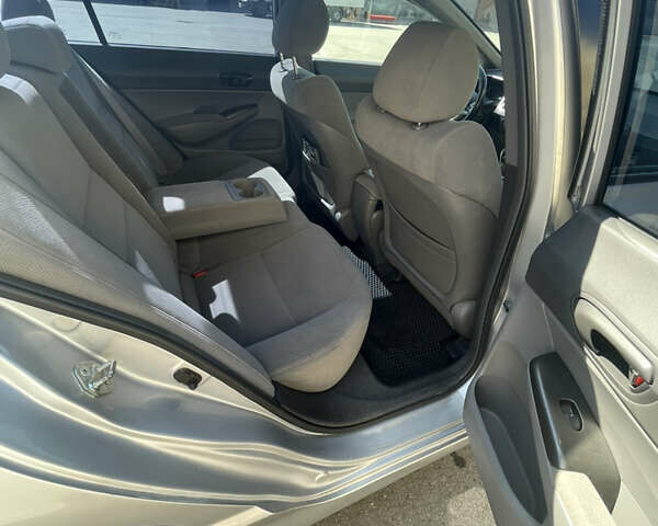 Серый Хонда Цивик, объемом двигателя 1.8 л и пробегом 234 тыс. км за 7300 $, фото 19 на Automoto.ua