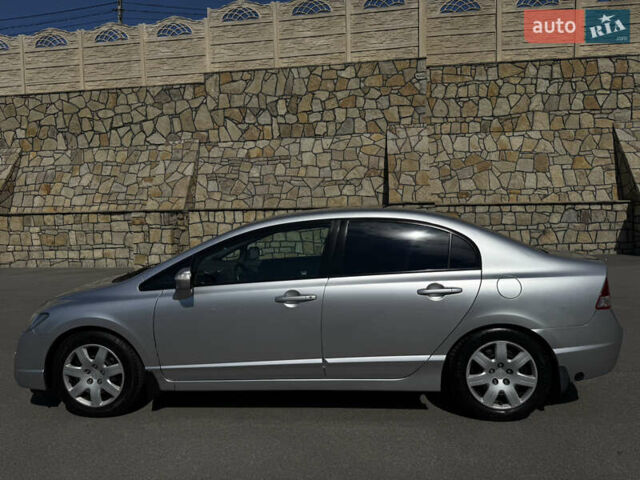 Серый Хонда Цивик, объемом двигателя 1.8 л и пробегом 234 тыс. км за 7300 $, фото 11 на Automoto.ua