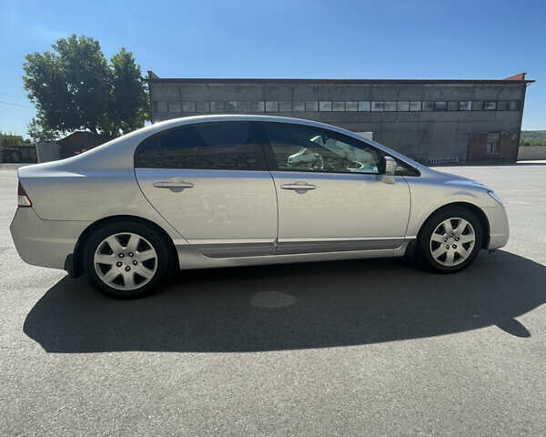 Серый Хонда Цивик, объемом двигателя 1.8 л и пробегом 234 тыс. км за 7300 $, фото 1 на Automoto.ua