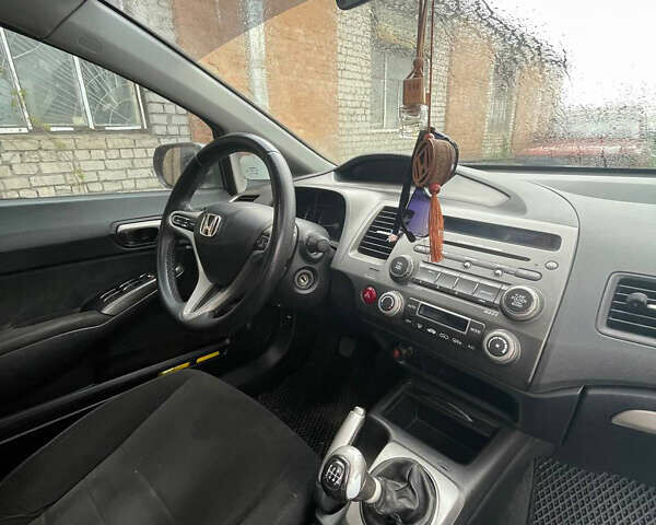 Серый Хонда Цивик, объемом двигателя 1.8 л и пробегом 238 тыс. км за 5750 $, фото 6 на Automoto.ua