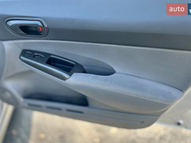 Серый Хонда Цивик, объемом двигателя 1.8 л и пробегом 234 тыс. км за 7300 $, фото 32 на Automoto.ua