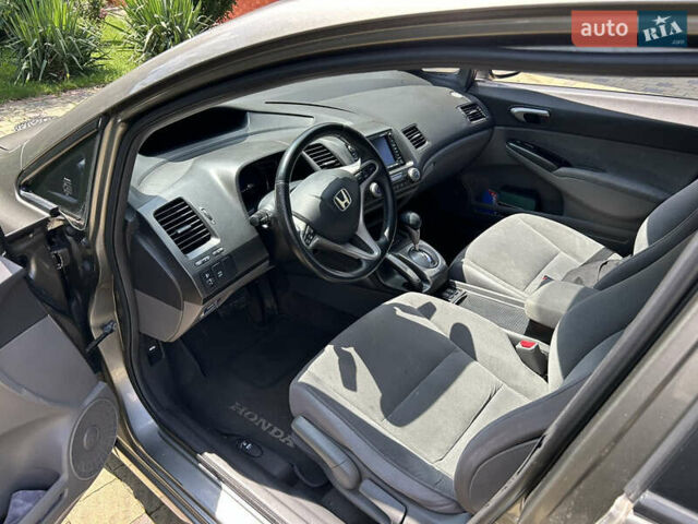 Серый Хонда Цивик, объемом двигателя 1.3 л и пробегом 215 тыс. км за 5500 $, фото 12 на Automoto.ua