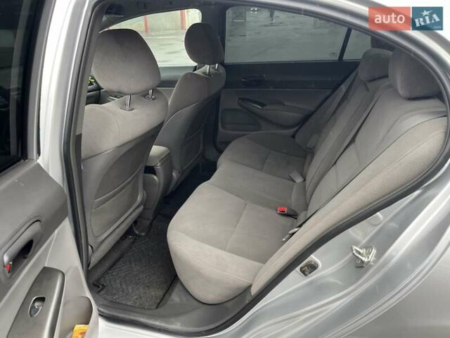 Серый Хонда Цивик, объемом двигателя 1.8 л и пробегом 230 тыс. км за 6350 $, фото 11 на Automoto.ua